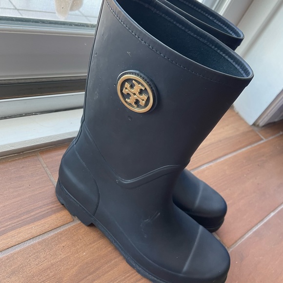 Tory Burch rain boots, never worn. - Picture 1 of 2